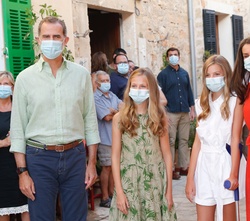 Don Felipe y Doña Letizia y sus hijas Doña Leonor y Doña Sofía en Petra