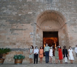 Sus Majestades los Reyes y Sus Altezas Reales al finalizar su visita al Santuari de la Mare de Déu de Bonay