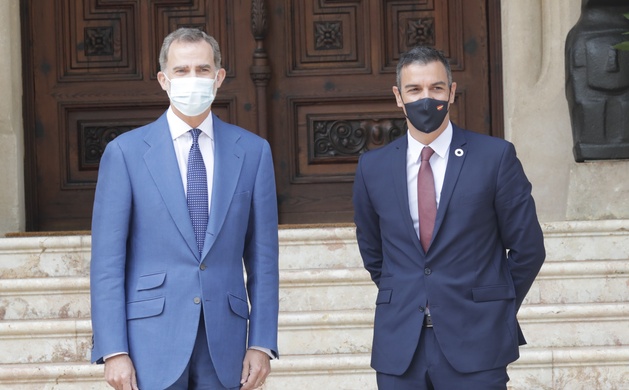 Su Majestad el Rey junto al presidente del Gobierno, Pedro Sánchez Pérez-Castejón
