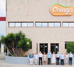 Los Reyes con las autoridades y respnsables de la Cooperativa Insular Ganadera - Coinga