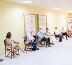 Los Reyes en el encuentro abierto con el presidente del Consejo Regulador de la Denominación de Origen del Queso de Mahón-Menorca y representantes de 