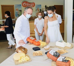 Doña Letizia durante una cata de quesos