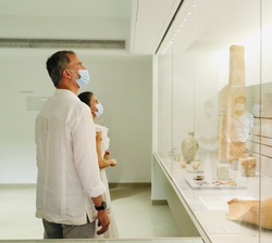 Los Reyes durante el recorrido por el Museo