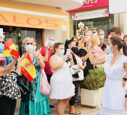 Don Felipe y Doña Letizia con los vecinos de Sant Antoni de Portmany