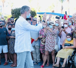 Don Felipe con los vecinos de Sant Antoni de Portmany