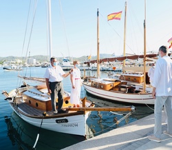 Los Reyes visitan el muelle de Sant Antoni de Portmany