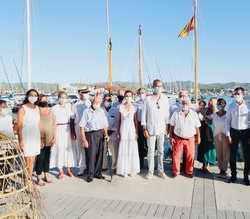 Los Reyes con los artesanos locales