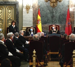 Su Majestad el Rey durante la intervención de la fiscal general del Estado, Dolores Delgado