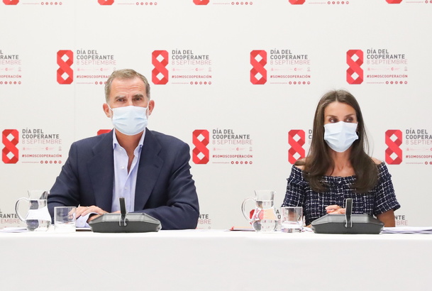 Don Felipe y Doña Letizia durante la reunión