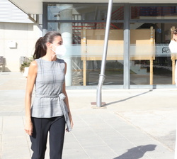 Su Majestad la Reina es recibida por la presidenta de Navarra, María Chivite, a su llegada al CPEIP “Nuestra Señora del Patrocinio” 