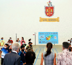 Su Majestad la Reina durante su visita al IES "Ega"