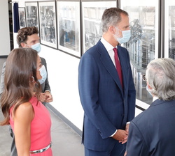 Sus Majestades los Reyes recorren el Museo de Heraldo de Aragón