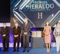 Don Felipe y Doña Letizia momentos previos a la entrega de premios