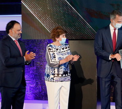 Don Felipe y Doña Letizia reciben el Premio Extraordinario HERALDO 125