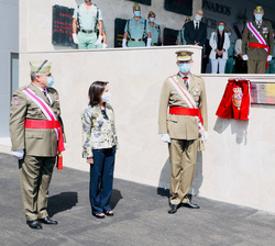 Su Majestad el Rey descubre una placa conmemorativa con motivo del centenario de La Legión