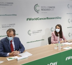Doña Letizia en un momento de la reunión mantenida en la sede de la Asociación Española Contra el Cáncer