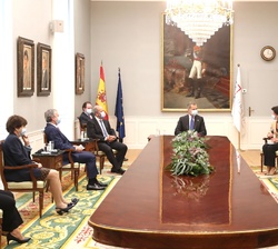 Don Felipe durante la reunión mantenida con los miembros del Pleno del Tribunal de Cuentas