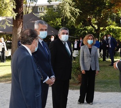Don Felipe es recibido por la presidenta del Congreso de los Diputados y patrona de la FOM, el ministro de Cultura y Deporte, el secretario general de