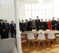 Fotografía de grupo con los miembros del patronato y equipo directivo