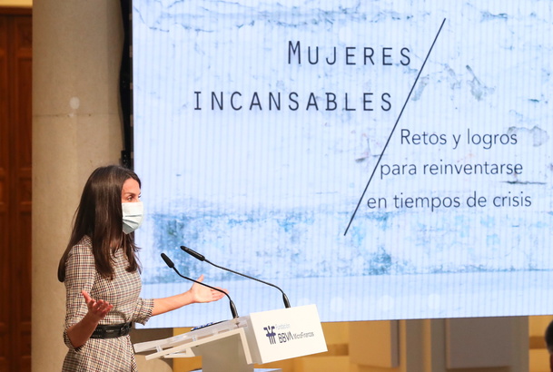Doña Letizia dirige unas palabras al público asistente