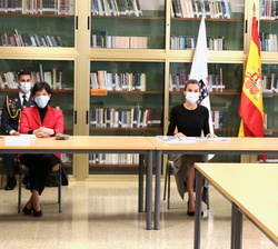 Doña Letizia durante la reunión con representantes del profesorado, empresarios y alumnos