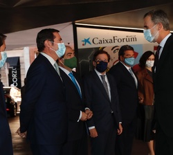 Su Majestad el Rey recibe el saludo del presidente de la Confederación Española de Organizaciones Empresariales, Antonio Garamendi