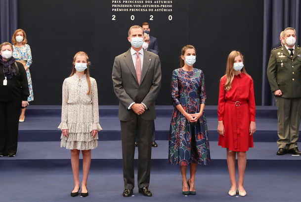 Sus Majestades los Reyes y Sus Altezas Reales la Princesa de Asturias y la Infanta Doña Sofía