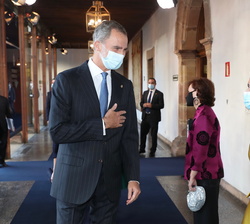 Su Majestad el Rey recibe el saludo de la presidenta del Congreso de los Diputados, Meritxel Batet en presencia de la Vicepresidenta Primera del Gobie