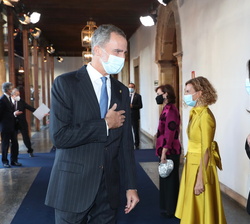 Don Felipe recibe el saludo de Doña Pilar LLop, Presidenta del Senado 