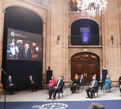 Proyección del video de Agradecimiento de Raúl Padilla, Premio Princesa de Asturias de Comunicación y Humanidades y presidente de la Feria Internacion