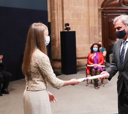 Carlos Sainz, Premio Princesa de Asturias de los Deportes, recoge de Su Alteza Real el Galardón
