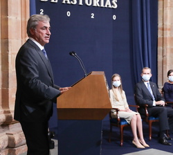 El Premio Princesa de Asturias de los Deportes, Carlos Sainz, dirige unas palabras con motivo de su reciente galardón