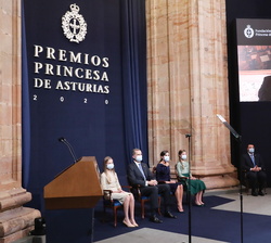 Proyección del video de agradecimiento de John Williams, Premio Princesa de Asturias de las Artes