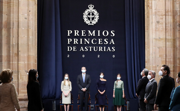 Sus Majestades los Reyes y Sus Altezas Reales, la Princesa de Asturias y la Infanta Doña Sofía
