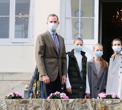 Sus Majestades los Reyes y Sus Altezas Reales en Somao Pueblo Ejemplar de Asturias 2020