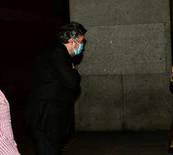 Su Majestad la Reina Doña Sofía es recibida a su llegada por el ministro de Cultura y Deporte, José Manuel Rodríguez Uribes
