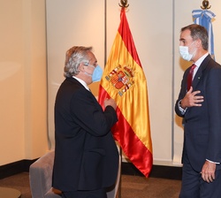 Saludo de Su Majestad el Rey y el Presidente de Argentina, Alberto Fernández