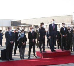 Su Majestad el Rey durante la interpretación de los Himnos Nacionales de España y Bolivia