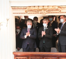 Su Majestad el Rey con el Presidente de Colombia, Iván Duque y el Presidente del Paraguay, Mario Abdo Benítez, al inicio del acto