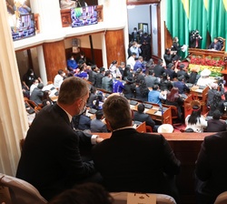 Su Majestad el Rey con el Presidente de Colombia, Iván Duque y el Presidente del Paraguay, Mario Abdo Benítez, durante el acto