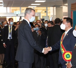 Saludo de Su Majestad el Rey con el Presidente del Estado Plurinacional de Bolivia, Luis Arce Catacora