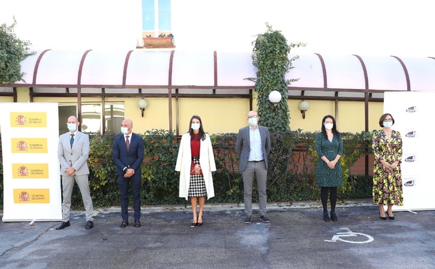 Su Majestad la Reina con los miembros del Real Patronato sobre Discapacidad