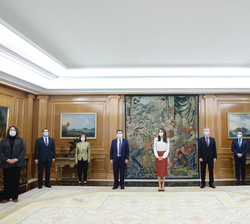 Su Majestad la Reina junto a la representación de la Asociación Española de Editoriales de Publicaciones Periódicas (AEEPP)