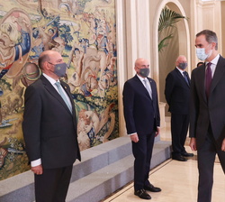 Su Majestad el Rey recibe el saludo de la la comisión directiva de la Agrupación Española de Empresas Exportadoras