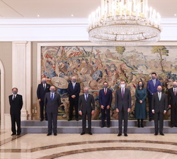 Fotografía de grupo de Su Majestad el Rey con la comisión directiva de la Agrupación Española de Empresas Exportadoras
