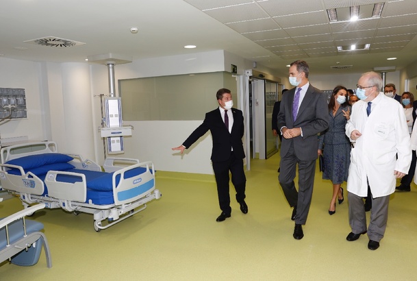 Sus Majestades los Reyes durante su recorrido por las instalaciones del nuevo Hospital Universitario de Toledo