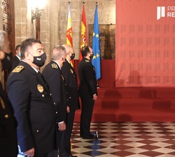 La Reina durante la audiencia con la representación de la Policía Local de Valencia