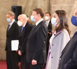 Doña Letizia en el Salón Columnario durante la interpretación del Himno Nacional