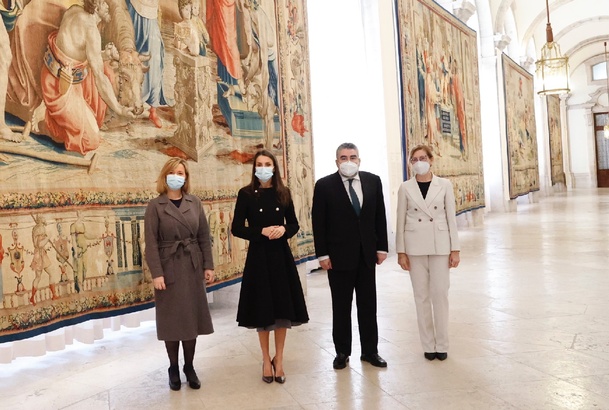 Dª Letizia acompañada por el ministro de Cultura y Deporte, José Manuel Rodríguez Uribes, la presidenta del Consejo de Administración del Patrimonio N