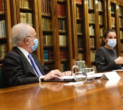 Doña Letizia participa durante la reunión de trabajo de la Fundación del Español Urgente "FundéuRAE”